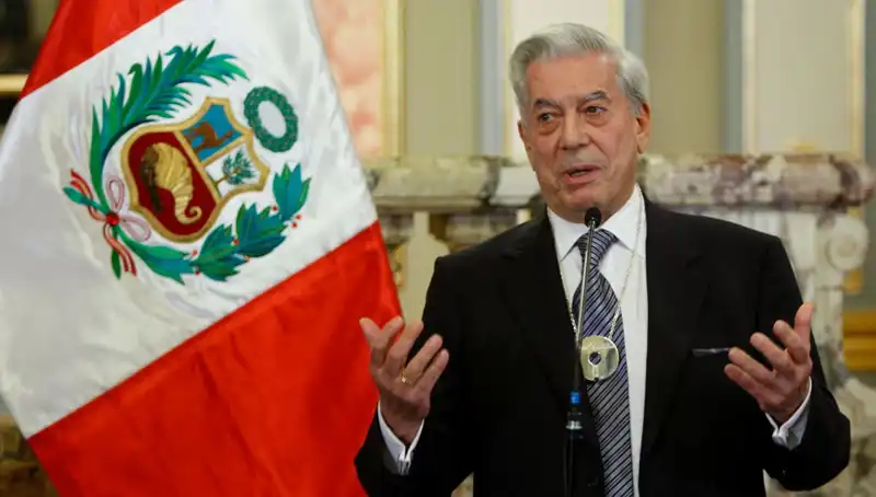 Dünyaca Ünlü Yazar Mario Vargas Llosa Hayatını Kaybetti