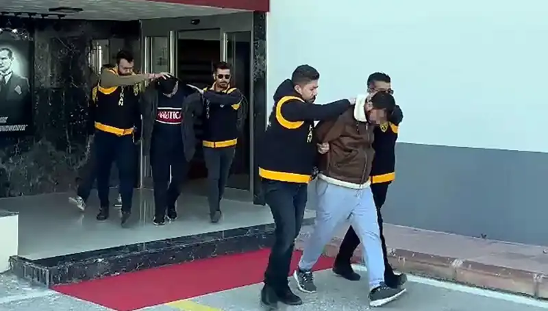 Mersin'de Silahlı Soygun: İki Şüpheli Yakalandı, 2 Milyon Lira İstendi!