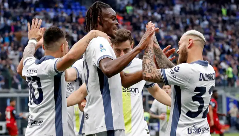 Serie A'da Zirve Yarışı Kızıştı: Şampiyon Play-Off İhtimali Gündemde