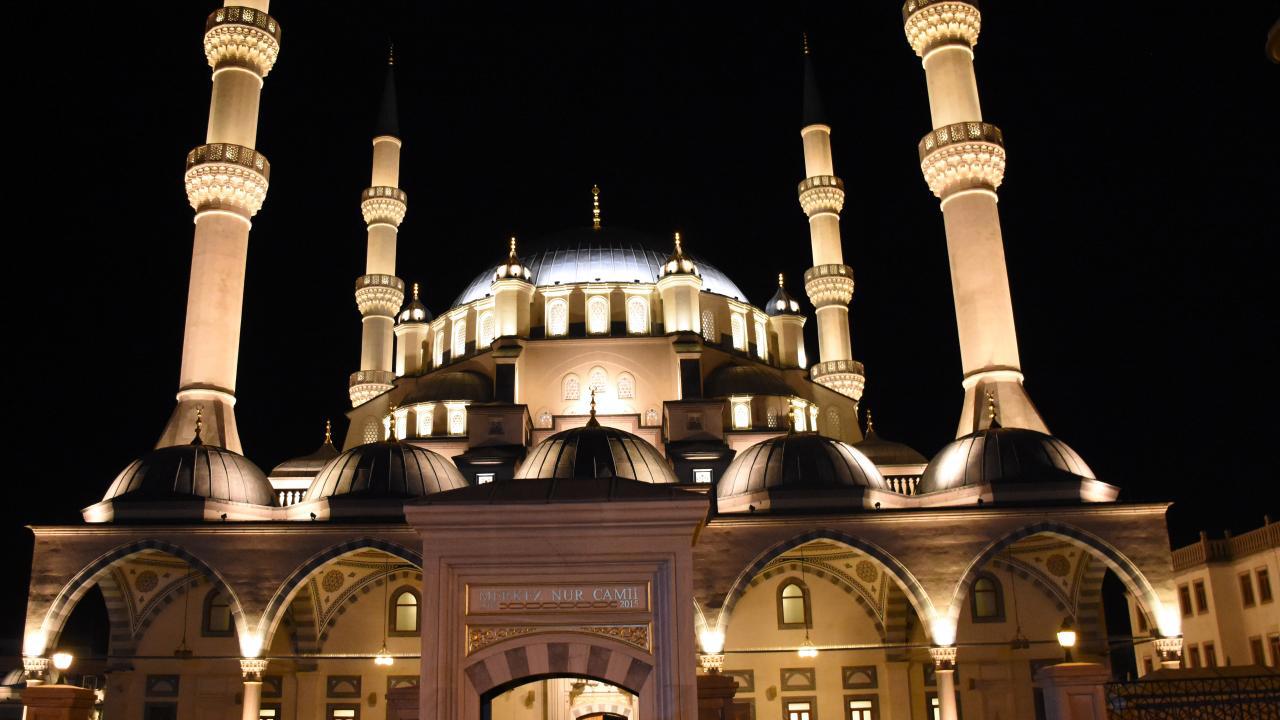 Üç Ayların İlk Kandili Yarın: Regaip Kandili Kutlanacak
