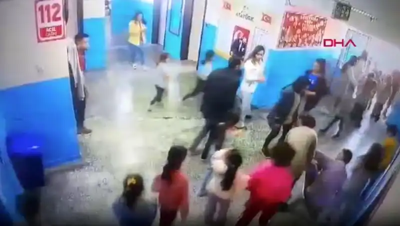 Bayılan Öğrenciyi Müdür Yardımcısı Kurtardı: Kahramanlık Anı Okulda Yaşandı