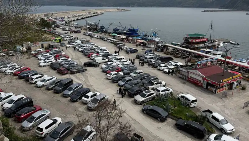 Bayramda Tatilci Akını: İlçeye 14 Bin 600 Araç Girişi!