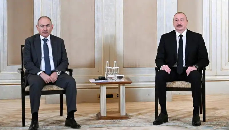 Aliyev ve Paşinyan: Abu Dabi’de Barış İçin Tarihi Buluşma