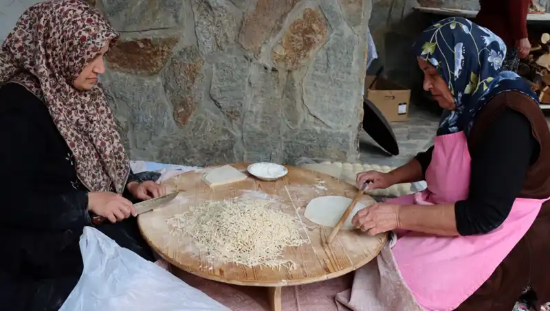 Pekmezden Geçim Kaynağı Yaratmanın Sırrı: Geleneksel Yöntemler ve Modern Yaklaşımlar