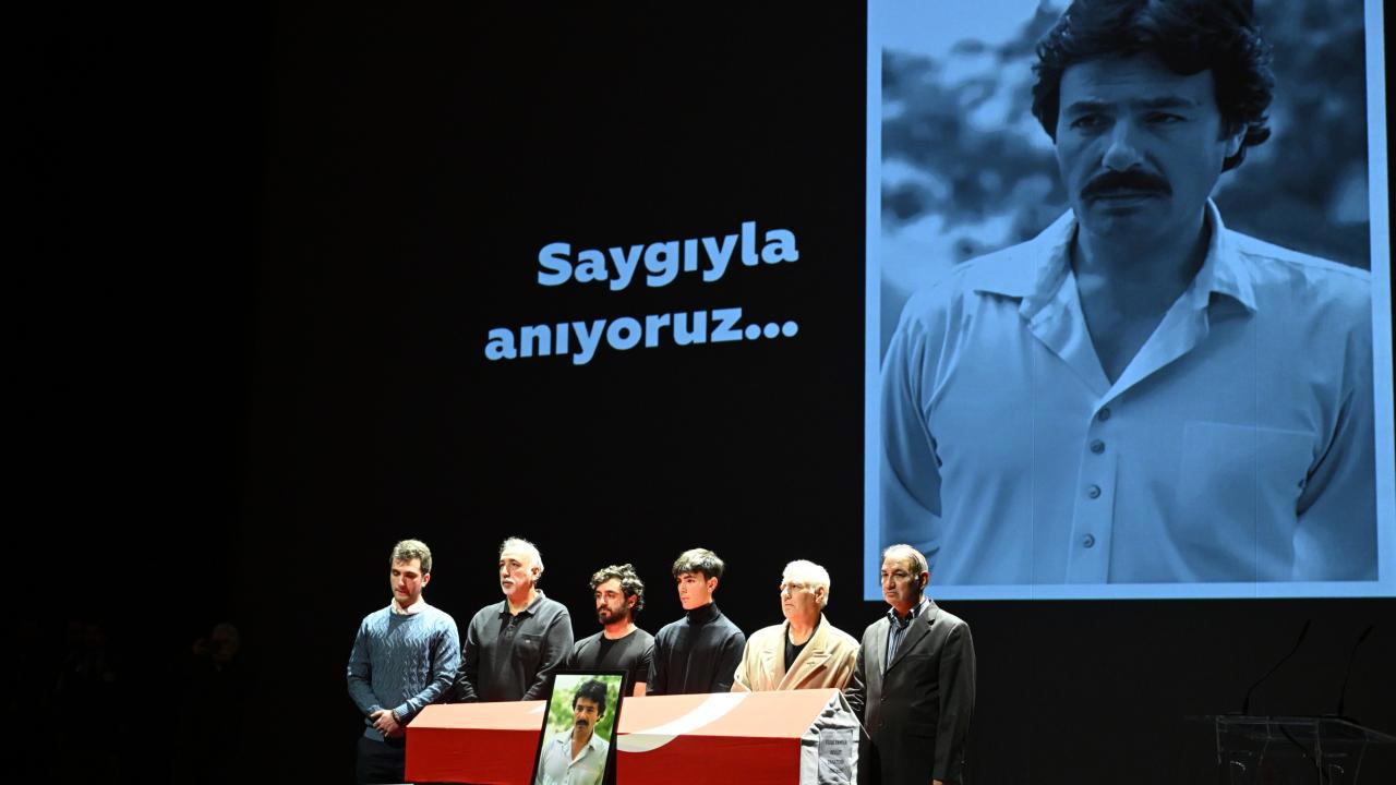 Ferdi Tayfur için AKM'de düzenlenen törene binlerce hayran katıldı