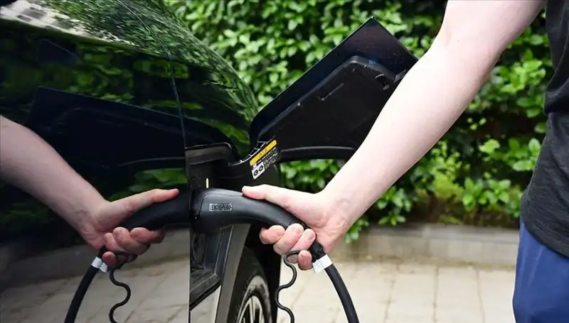 ABD Elektrikli Araç Savaşında: İngiltere'nin Destek Hamlesi Neleri Değiştirecek?