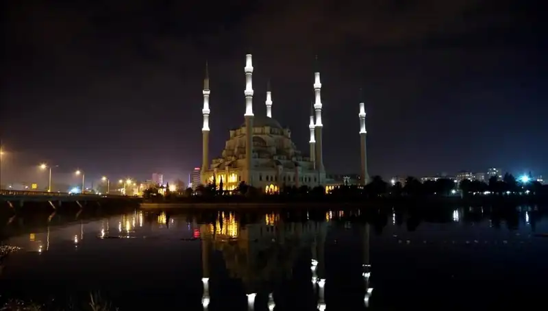 Adana Ramazan 2025 İftar Vakti: Oruç Açma Zamanı Ne?
