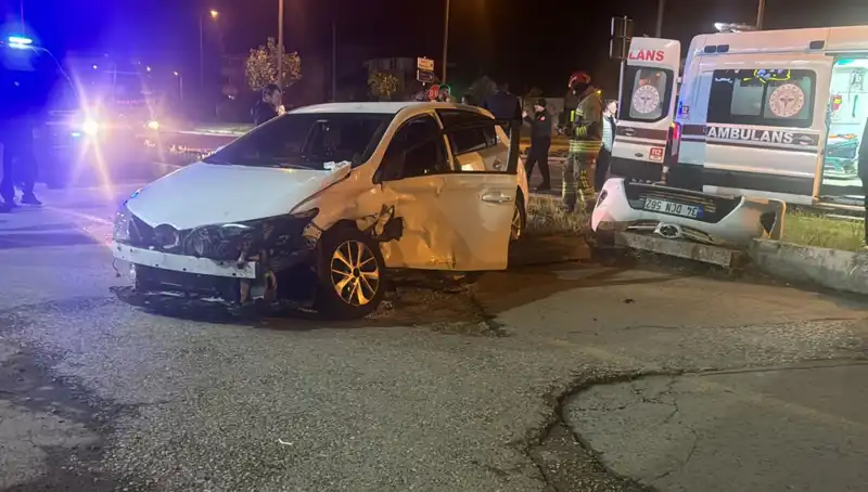 Pikap ve Otomobil Çarpıştı: Kaza Anı ve Sonrası Neler Oldu?