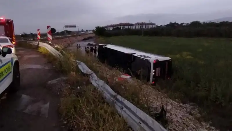Manisa’da Yolcu Otobüsü Kazası: Çok Sayıda Yaralı Var, Detaylar Belli Oldu