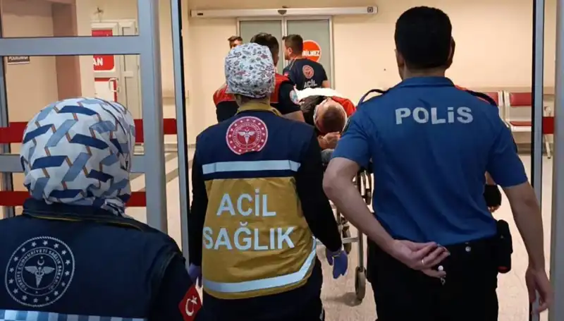Acil Durum: Polis Ekipleri Kaza Yaptı, İki Yaralı!