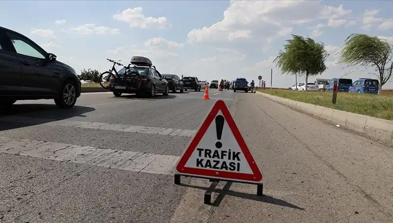 Adana’da Feci Kaza: Kamyon ve Otomobil Çarpıştı, Bir Ölü, Bir Yaralı