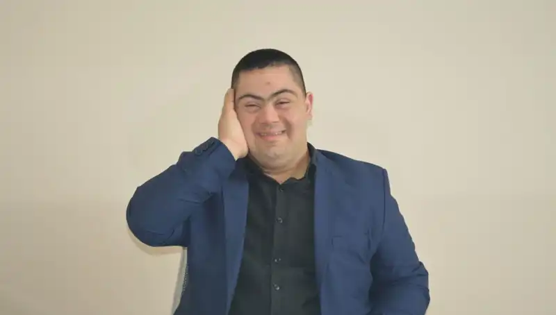 Down Sendromlu Genç Erdinç'in Hayali: Müzik Tutkusu ile Duygulandırıyor