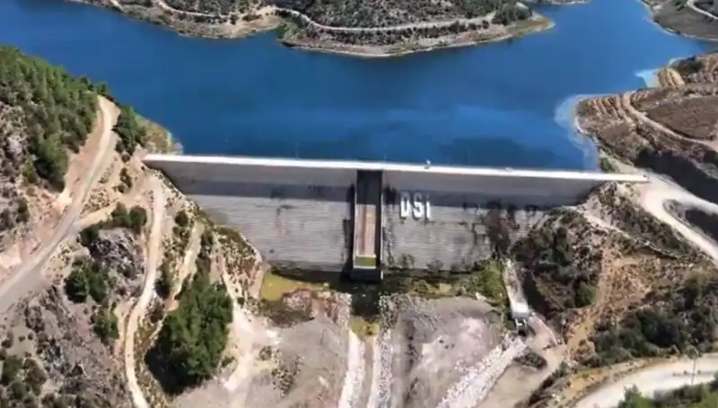 Çeşme'de Susuzluk Sıkıntısı Sonunda Keşfedilen Yeni Su Kaynağıyla Çözülüyor