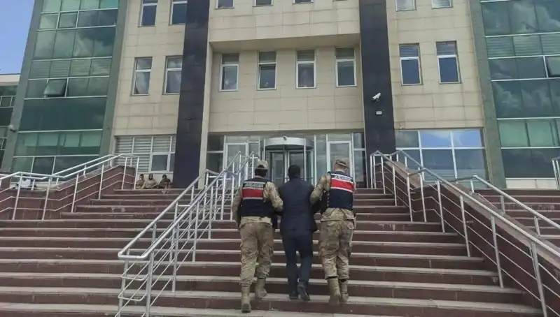Hapis Cezasıyla Aranan Şahıs, Gizlendiği Yerde Yakalandı!