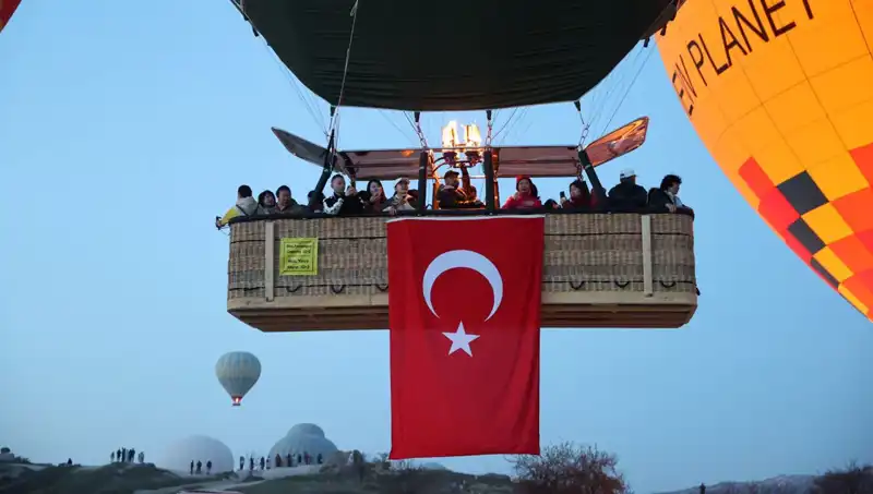 Kapadokya’da 23 Nisan Coşkusunu Balonlarla Yaşayın!