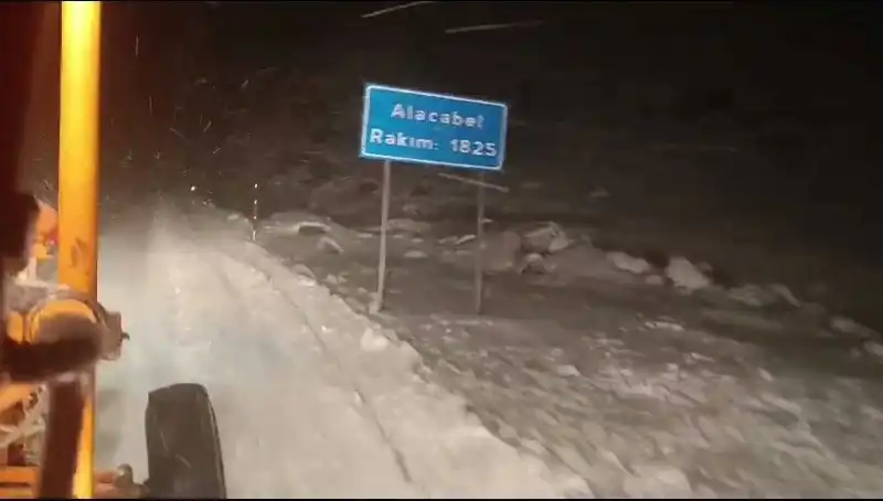 Antalya’da Beklenmedik Kar Yağışı: Yerel Halk Şaşkın!
