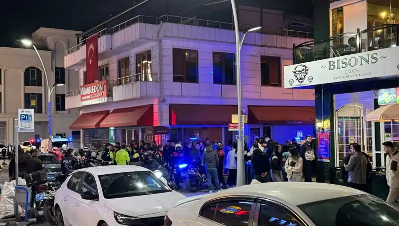 Kafe Sahibinin Hayatı Tehlikeye Girdi: Havaya Ateş Açan Şahıs Bıçakladı
