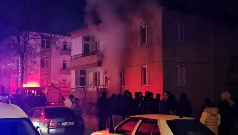 Çorum'da Bodrum Katında Çıkan Yangın: 10 Kişi Dumandan Etkilendi