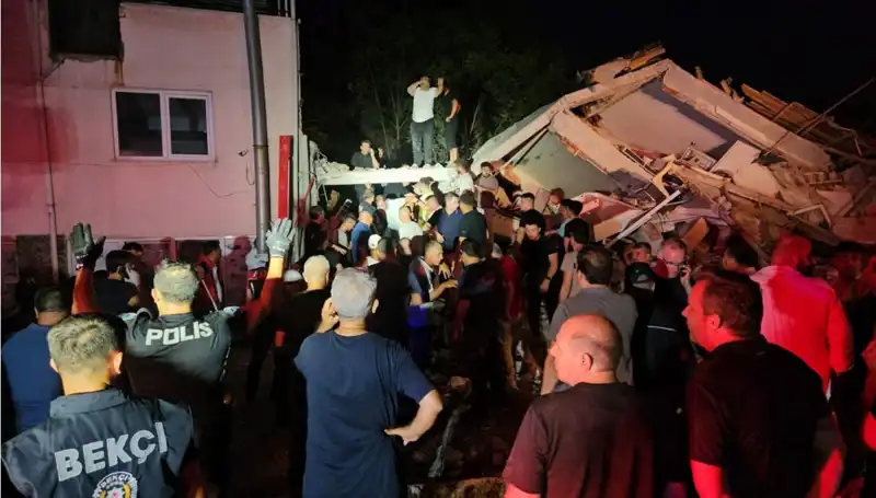 Balıkesir Sındırgı'da 6,1 Büyüklüğünde Deprem, 1 Kayıp ve 29 Yaralı!