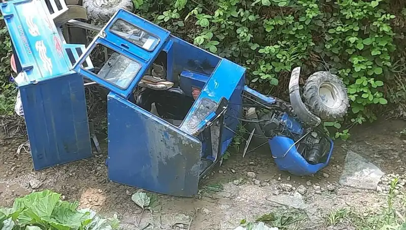 Kontrolden Çıkan Pat Pat Dereye Devrildi: İki Kişi Yaralandı