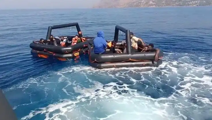 Ayvacık'ta 19 Kaçak Göçmen Denizden Kurtarıldı: Detaylar Şaşırttı