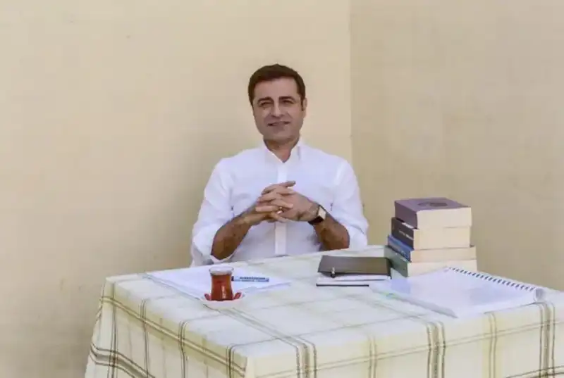 Selahattin Demirtaş İçin 7 Yıla Kadar Hapis İstemi: Siyasi Gündemde Sert Rüzgarlar