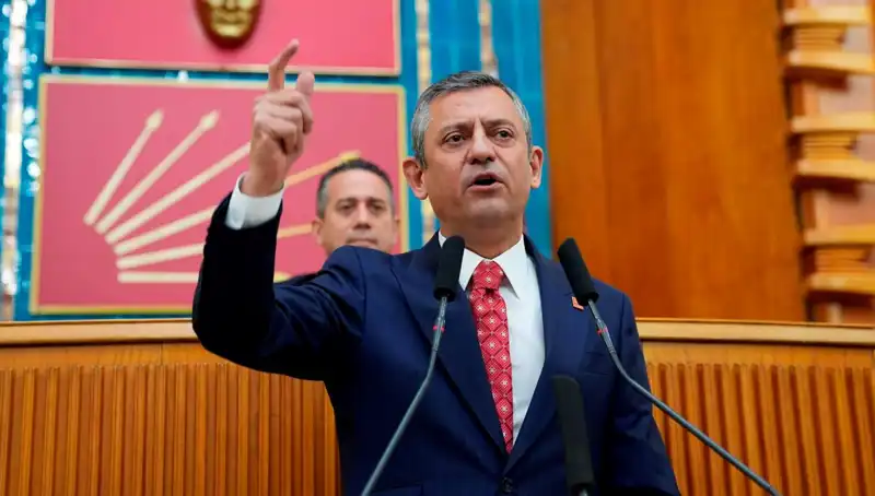 Özgür Özel'den İBB Soruşturmasına Sert Tepki: İktidarın Oyunları