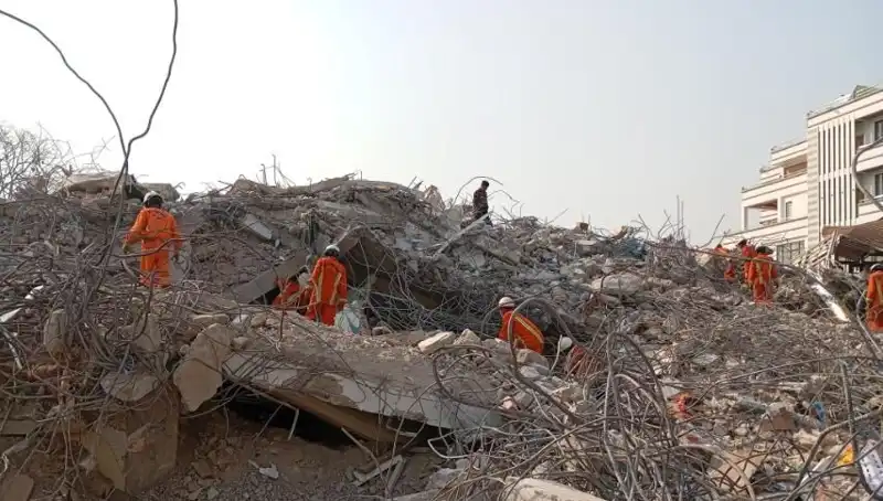 Türk Kurtarma Ekipleri Myanmar'da: Enkaz Altında Umut Tarifi