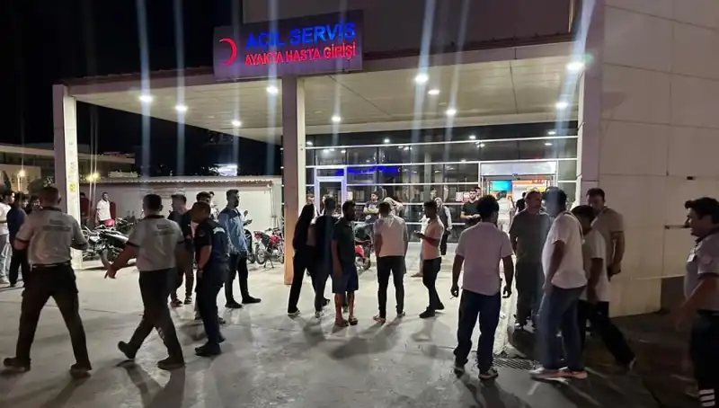 Acil Servis Önünde Çıkan Kavga Hastaları Şaşkına Çevirdi!