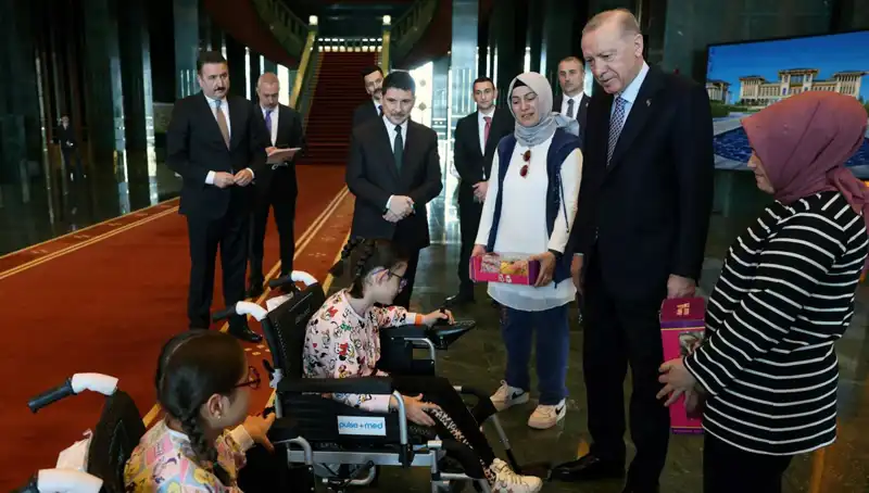 Cumhurbaşkanı Erdoğan, Engelli Çocuklara Özel Sürpriz Hediye ile Gündeme Geldi