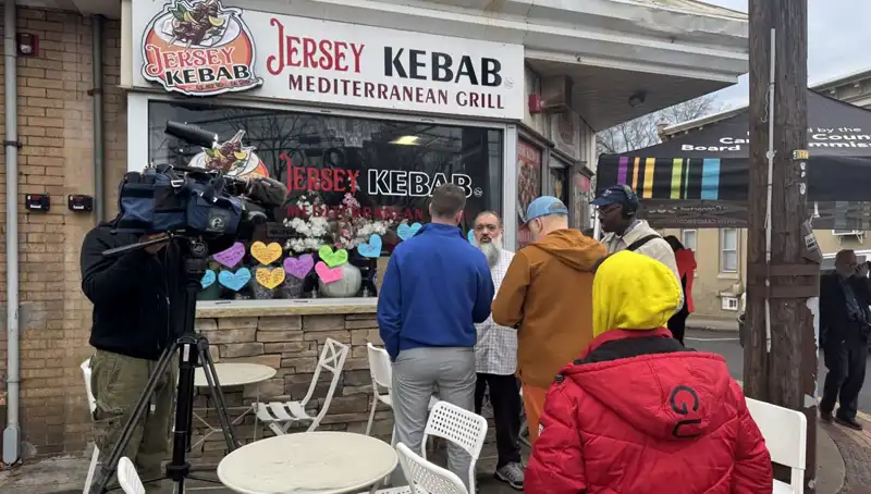 Türk Aileye Şok! Yeşil Kart Beklerken Trumpzede Oldular