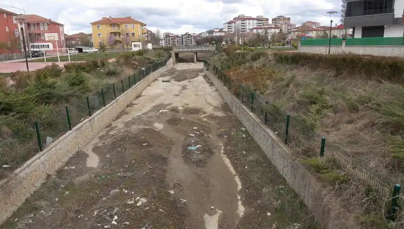 Coşkun Damarlar Kuruyor: Türkiye'nin Nehirleri Tehlikede!