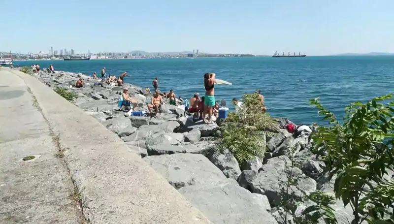 İstanbul'da Yaz Havası: Sahil Kıyıları Kalabalıklaştı