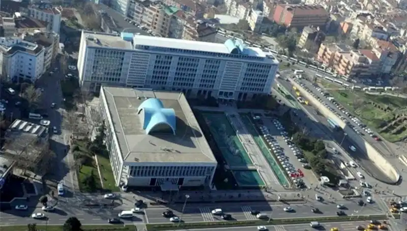 İstanbul Büyükşehir Belediyesi'ne Yolsuzluk Soruşturmasında Şok Gelişme: Şüpheliler Adliyeye Sevk Edildi