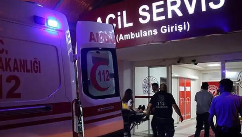 İnşaattan Düşen Tuğla Ustası Hayati Tehlike ile Hastaneye Kaldırıldı