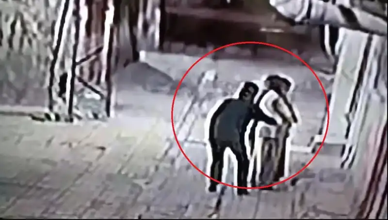 Gizli Kimlikleriyle Kapkaççılara Darbe: Polisler Pazarcı ve Simitçi Kılığına Girdi!
