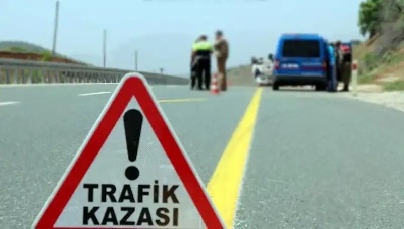 Ticari Araç ile Otomobil Çarpışması: 5 Kişi Yaralandı, Olay Yerinde Gerilim Tırmandı
