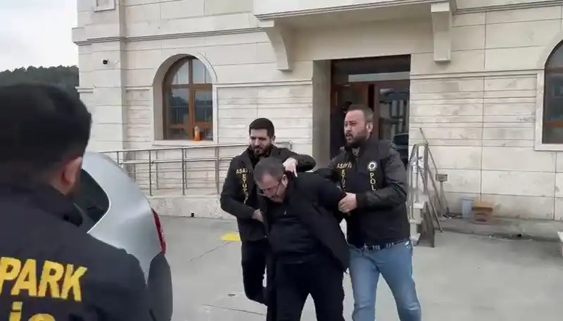 124 Yıl Hapisle Aranan Suçlu, İstanbul'da Emniyete Teslim Oldu!