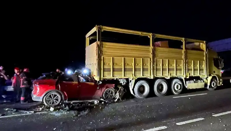 Kamyona Çarpan Araçta Biri Hayatını Kaybetti, Son Dakika Gelişmeleri